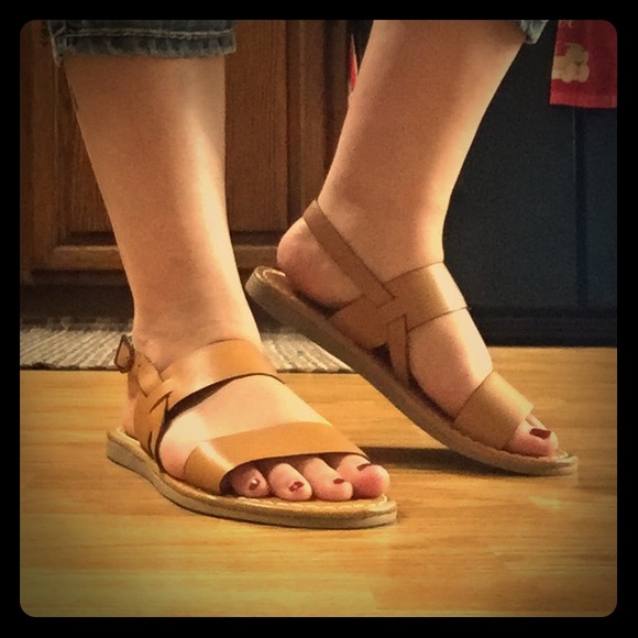 mia leather sandals